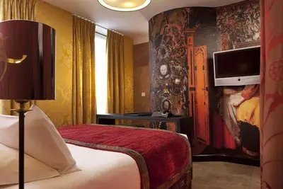 Un ou plusieurs lits dans un hébergement de l'établissement Hôtel Le Bellechasse Saint-Germain