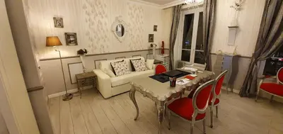 Coin salon dans l'établissement à 10 mn à pied de Montmartre