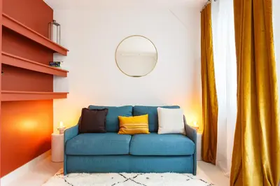 Coin salon dans l'établissement Habitat Parisien - 1BR-1BA for 4 - Marais Bastille