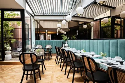 Restaurant ou autre lieu de restauration dans l'établissement Holiday Inn Paris Palais de l'Elysée by IHG