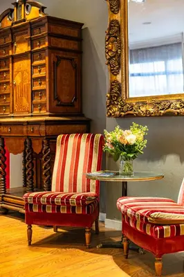 Coin salon dans l'établissement Hotel Claude Bernard Saint-Germain