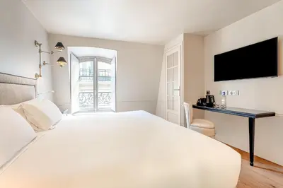 Un ou plusieurs lits dans un hébergement de l'établissement Hotel Résidence Des Arts - Saint-Germain
