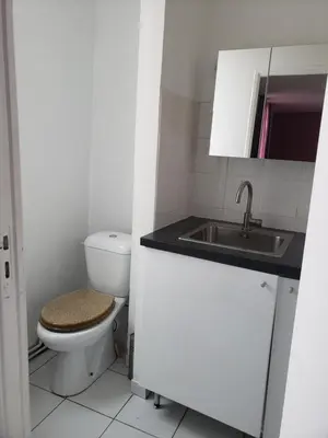 Salle de bains dans l'établissement LE CEDRE