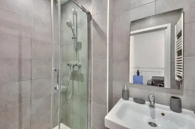 Salle de bains dans l'établissement 35 - Urban Montmartre
