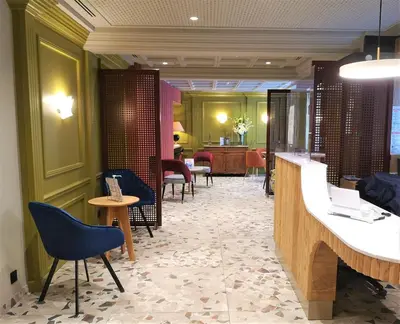Coin salon dans l'établissement Hôtel De La Paix