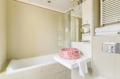 Salle de bains dans l'établissement Pavillon Nation