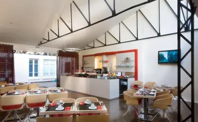 Restaurant ou autre lieu de restauration dans l'établissement Pavillon Nation