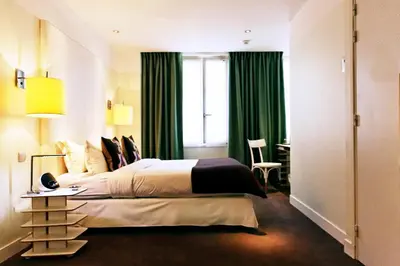 Un ou plusieurs lits dans un hébergement de l'établissement Hotel Le Placide Saint-Germain Des Prés