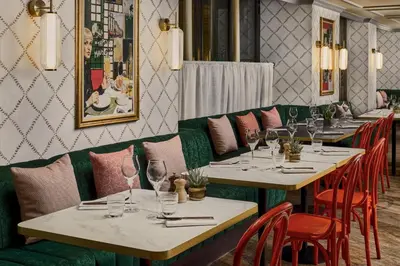 Restaurant ou autre lieu de restauration dans l'établissement NH Collection Paris Ponthieu Champs-Élysées