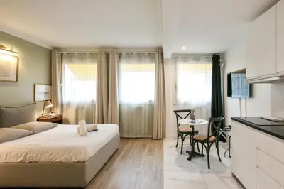 Un ou plusieurs lits dans un hébergement de l'établissement Charming studio near Tour Eiffel Invalides Beaugrenelle
