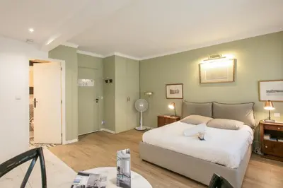 Un ou plusieurs lits dans un hébergement de l'établissement Charming studio near Tour Eiffel Invalides Beaugrenelle
