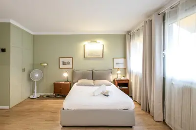 Un ou plusieurs lits dans un hébergement de l'établissement Charming studio near Tour Eiffel Invalides Beaugrenelle