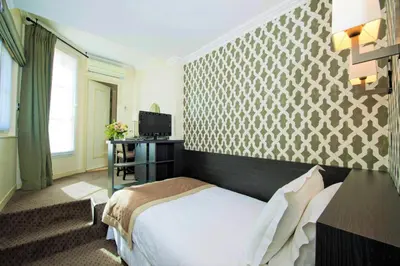 Un ou plusieurs lits dans un hébergement de l'établissement Hôtel Henri IV Rive Gauche