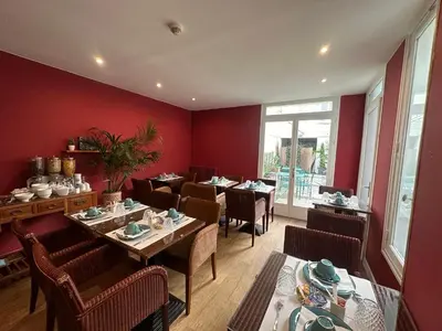 Coin salon dans l'établissement Hôtel France Eiffel