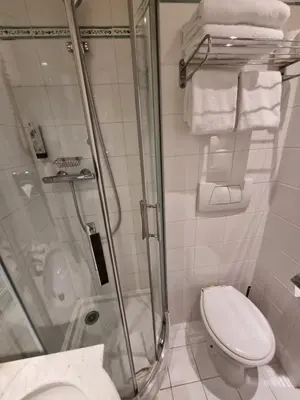 Salle de bains dans l'établissement Hôtel France Eiffel