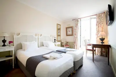 Un ou plusieurs lits dans un hébergement de l'établissement Hotel France Louvre