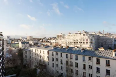 Vue générale sur Paris ou vue de la ville depuis l'hôtel