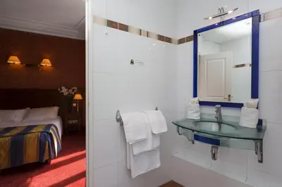 Salle de bains dans l'établissement Hotel Viator - Gare de Lyon