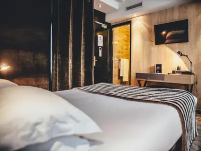 Un ou plusieurs lits dans un hébergement de l'établissement Hotel Le Notre Dame Saint Michel