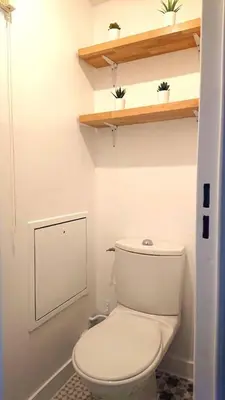 Salle de bains dans l'établissement 7 min Walk Metro Line 1-Charras La Defense