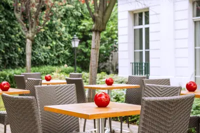 Jardin de l'établissement Hotel Vacances Bleues Villa Modigliani