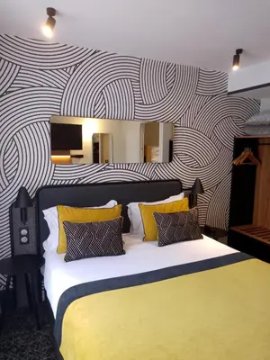 Un ou plusieurs lits dans un hébergement de l'établissement Hotel Vacances Bleues Villa Modigliani