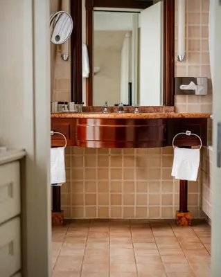 Salle de bains dans l'établissement Hôtel De l'Arcade