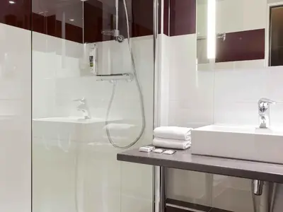 Salle de bains dans l'établissement Mercure Paris 19 Philharmonie La Villette