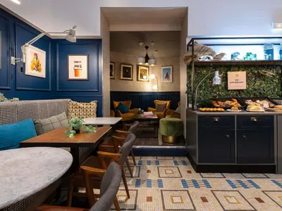 Coin salon dans l'établissement ibis Paris Grands Boulevards Opéra 9e
