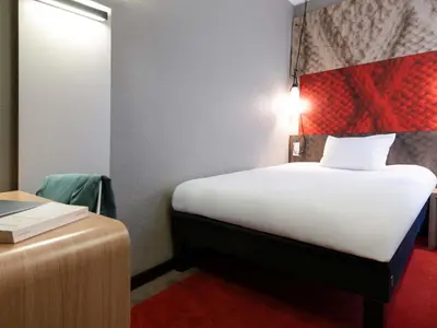 Un ou plusieurs lits dans un hébergement de l'établissement ibis Paris Grands Boulevards Opéra 9e
