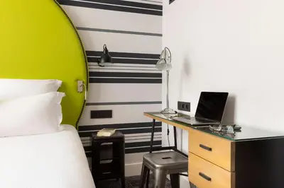 Un ou plusieurs lits dans un hébergement de l'établissement Hôtel Fabric