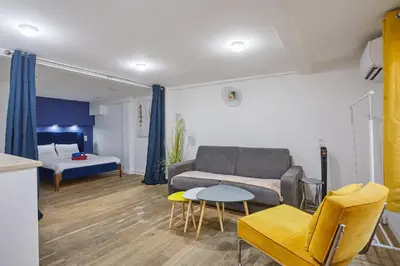 Coin salon dans l'établissement Rent a Room - 2P Passage du Caire