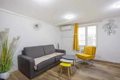 Coin salon dans l'établissement Rent a Room - 2P Passage du Caire