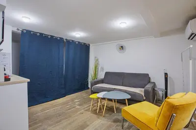 Coin salon dans l'établissement Rent a Room - 2P Passage du Caire