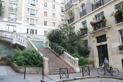 Vélo sur le terrain de l'établissement Montmartre's appartement ou dans les environs