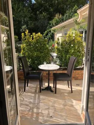 Jardin de l'établissement APPARTEMENT T2 RER CACHAN
