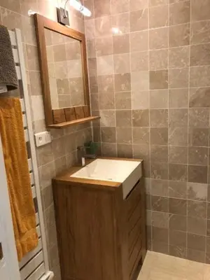 Salle de bains dans l'établissement APPARTEMENT T2 RER CACHAN
