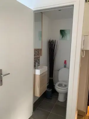 Salle de bains dans l'établissement APPARTEMENT T2 RER CACHAN