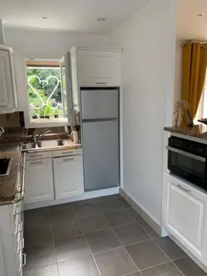 Cuisine ou kitchenette dans l'établissement APPARTEMENT T2 RER CACHAN