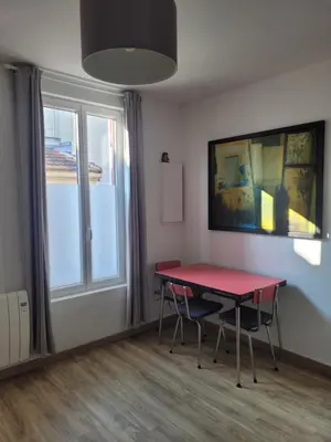 Télévision ou salle de divertissement dans l'établissement La maison de toujours