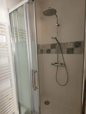 Salle de bains dans l'établissement La maison de toujours