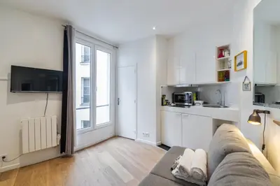 Cuisine ou kitchenette dans l'établissement Cosy studio close to Grands Boulevards - Welkeys