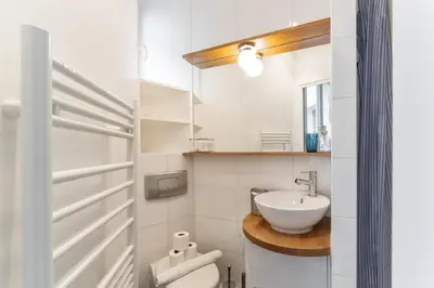Salle de bains dans l'établissement Cosy studio close to Grands Boulevards - Welkeys