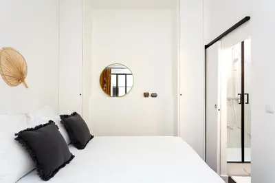 Un ou plusieurs lits dans un hébergement de l'établissement Habitat Parisien - Ponthieu Champs Elysées