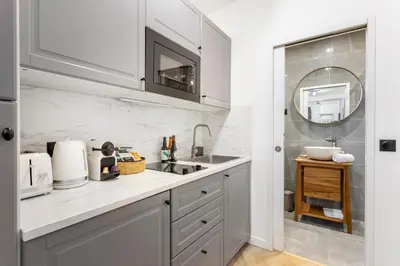 Cuisine ou kitchenette dans l'établissement Best Stay Jeuneurs