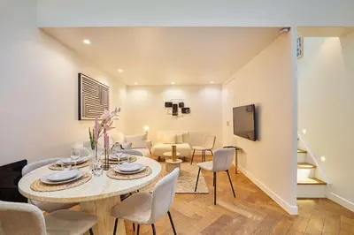 Télévision ou salle de divertissement dans l'établissement Apartment center of Paris by Studio prestige