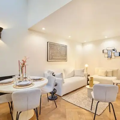 Apartment center of Paris by Studio prestige