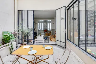 Coin salon dans l'établissement Sumptuous house with patio