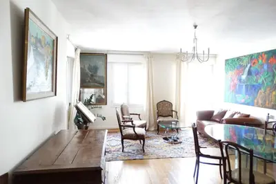Coin salon dans l'établissement Beautiful Authentic Apt Near Bastille