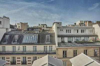 Vue générale sur Paris ou vue de la ville depuis l'appartement